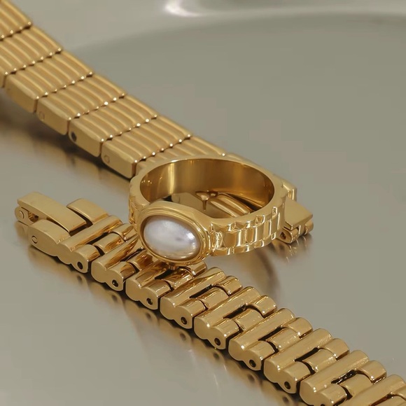 Size 7 | 18K Gold Plated Oval Pearl Watch ring - Picture 4 of 6